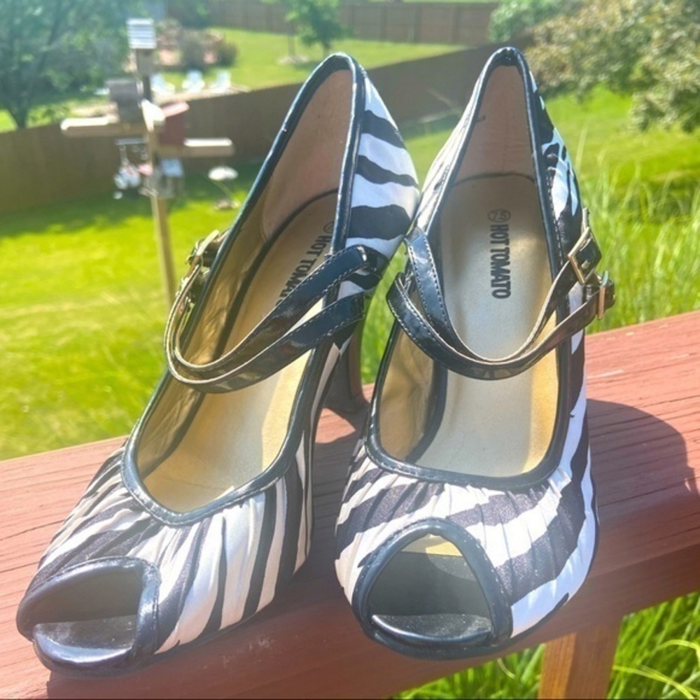 Hot Tomato Zebra “Hot Ones” Print Heels Sz 7.5 Peekaboo Toe Cute!